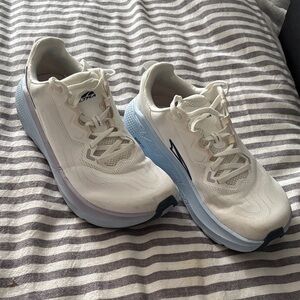 Altra women’s FWD VIA